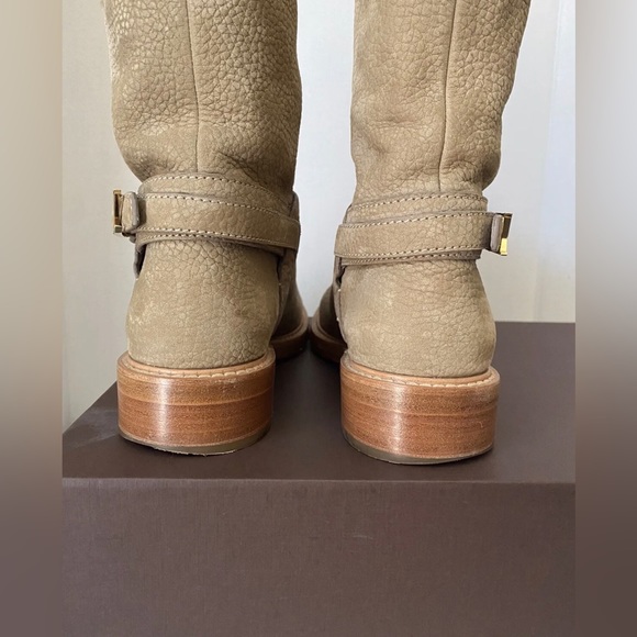 Authentic Louis Vuitton Boots! Tan Color & Brass LV Logo Accent. Size 36 (US 6) - Picture 7 of 10